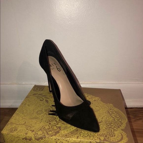 Size 6 black heels - Picture 1 of 4